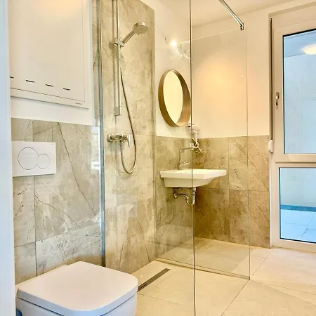 Modernes Mit Balkon شقة