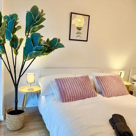 Modernes Mit Balkon Апартаменты *